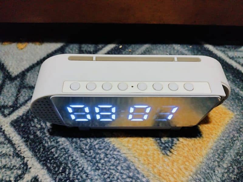 Table Clock And Bluetooth speaker 4