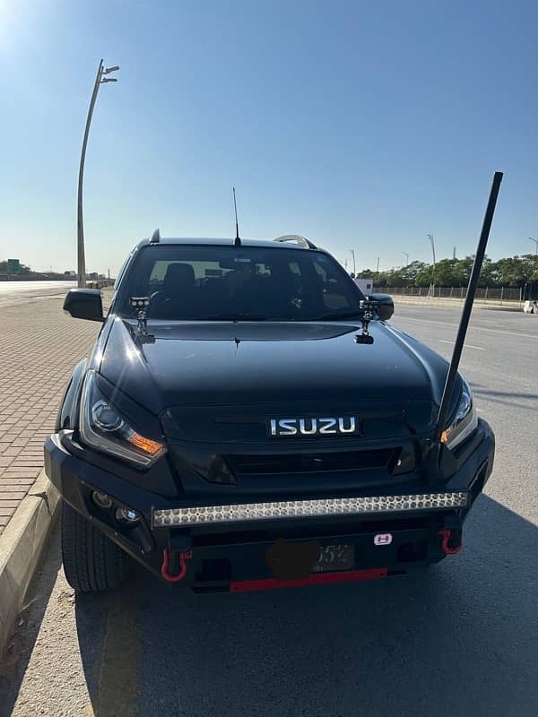 Isuzu D-Max V-Cross 2021 0