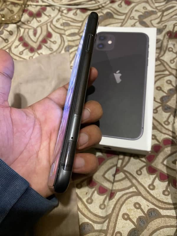 iphone 11,Sim time Available Waranty Available64gb black clor with box 1