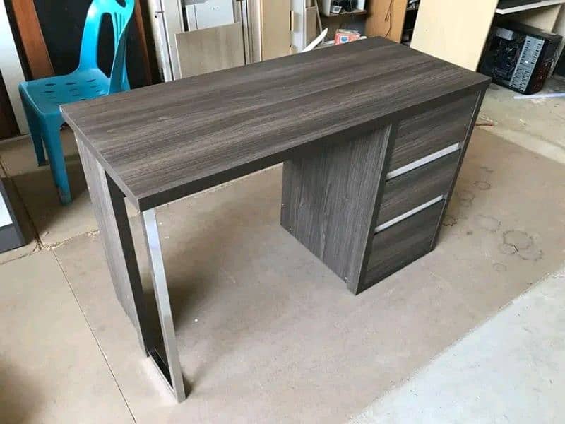 computer tables 9