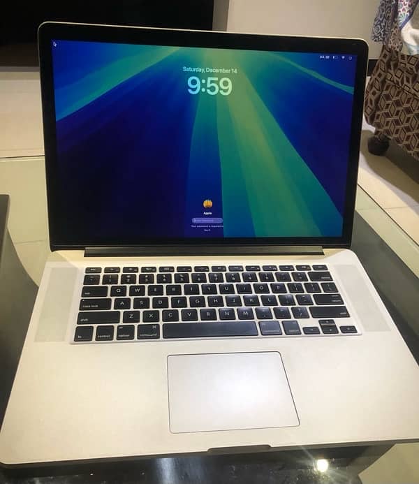 MacBook Pro 15 inch ratina Disply 1