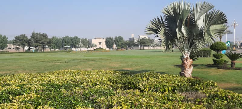 Park Facing one kanal plot in A Block Citi Housing Faisalabad 0