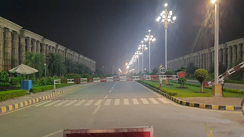 Park Facing one kanal plot in A Block Citi Housing Faisalabad 4