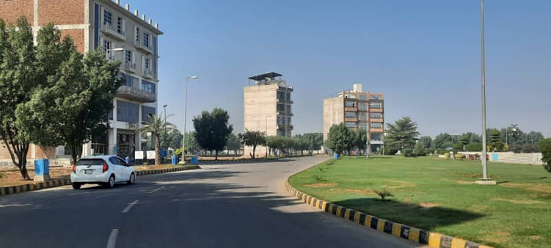 Park Facing one kanal plot in A Block Citi Housing Faisalabad 31