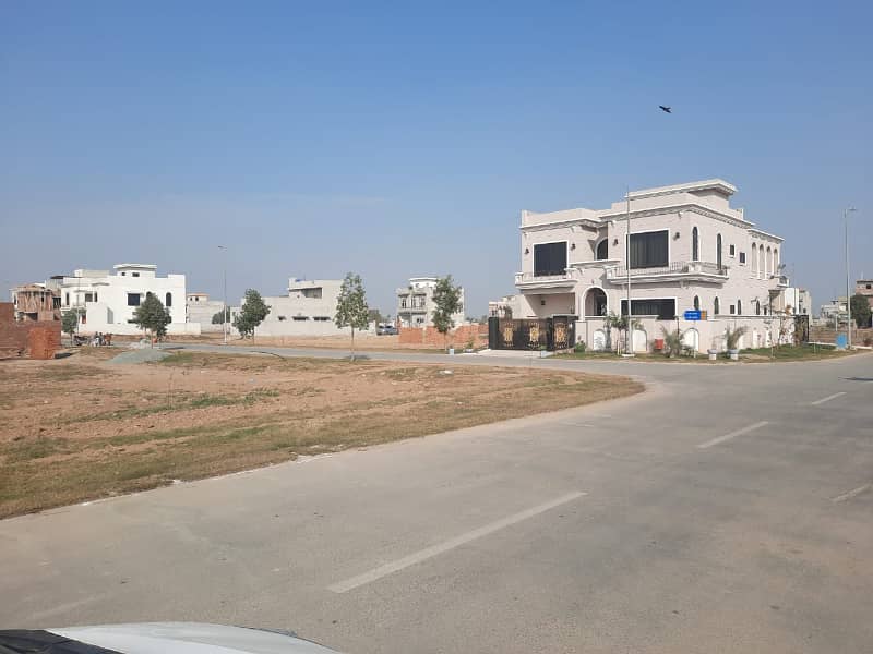 Park Facing one kanal plot in A Block Citi Housing Faisalabad 49