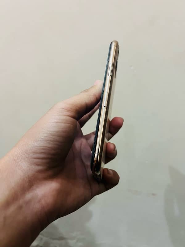 IPHONE 11 PRO FOR SELL 3