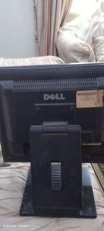 dell 18 inches 10% of screen is not working but 90% is ok good for use 1