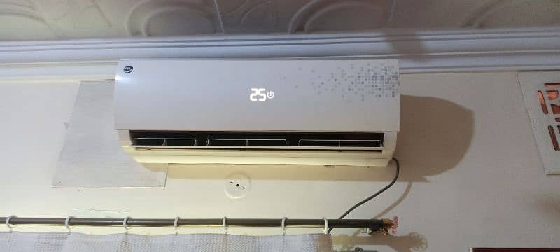 PEL1.5 ton NON Inverter Air Conditioner For sale 9/10. wats 03072832195 0