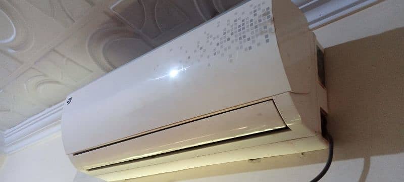 PEL1.5 ton NON Inverter Air Conditioner For sale 9/10. wats 03072832195 1