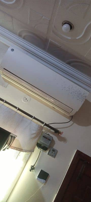 PEL1.5 ton NON Inverter Air Conditioner For sale 9/10. wats 03072832195 2