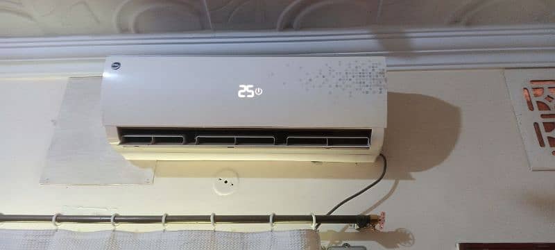 PEL1.5 ton NON Inverter Air Conditioner For sale 9/10. wats 03072832195 3