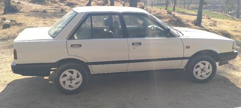 Nissan Sunny 1987 3