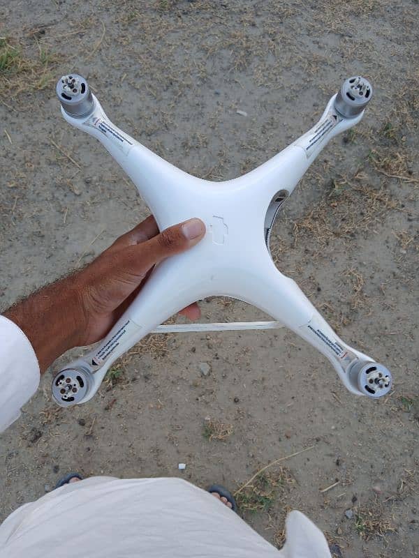 Dji Phantom 4 pro for sale in good condition 4