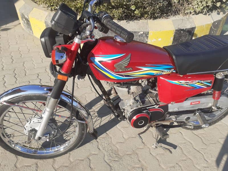 Honda 125 2018 madal hy lahore k no hy Argant sail 0