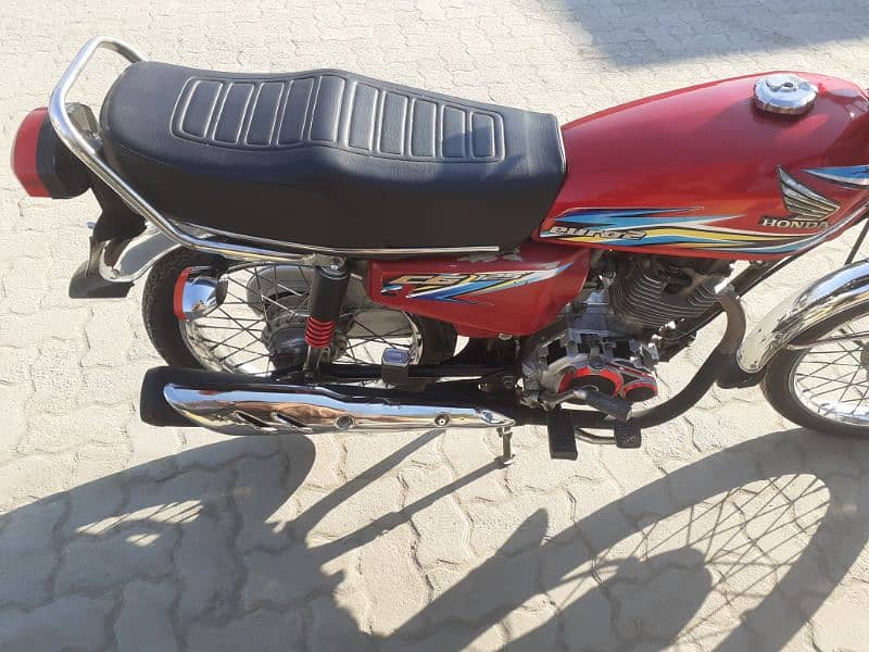 Honda 125 2018 madal hy lahore k no hy Argant sail 4