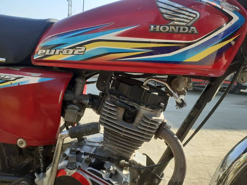 Honda 125 2018 madal hy lahore k no hy Argant sail 12