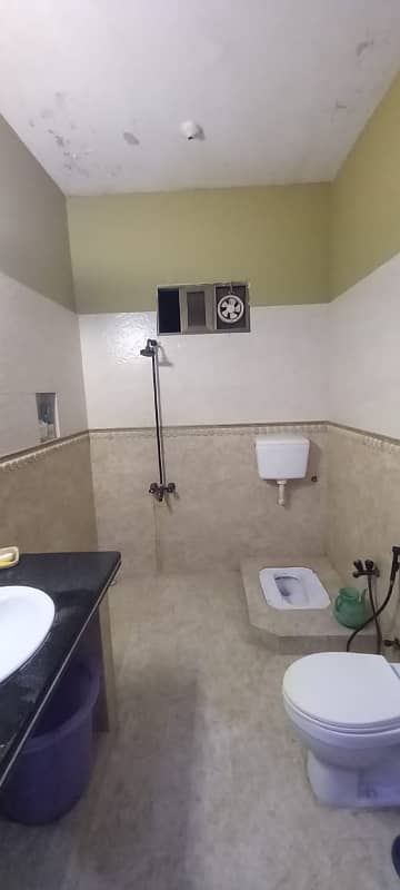 240 Square Yards Upper Portion for rent in Gulshan-e-Iqbal Town 3