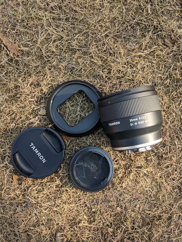 Tamron 35mm f2.8 Di III OSD For Sony Hood Caps 10/10 1