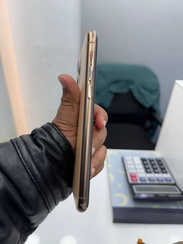 iphone 11 pro PTA approved 6