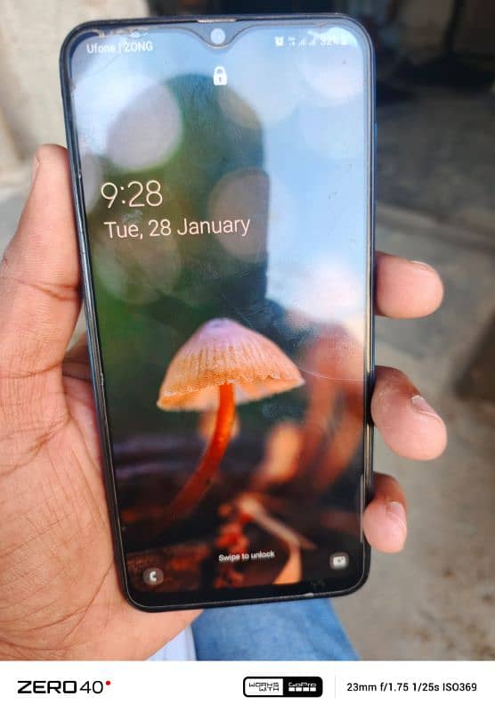 Selling my [Samsung A50] in good condition 5