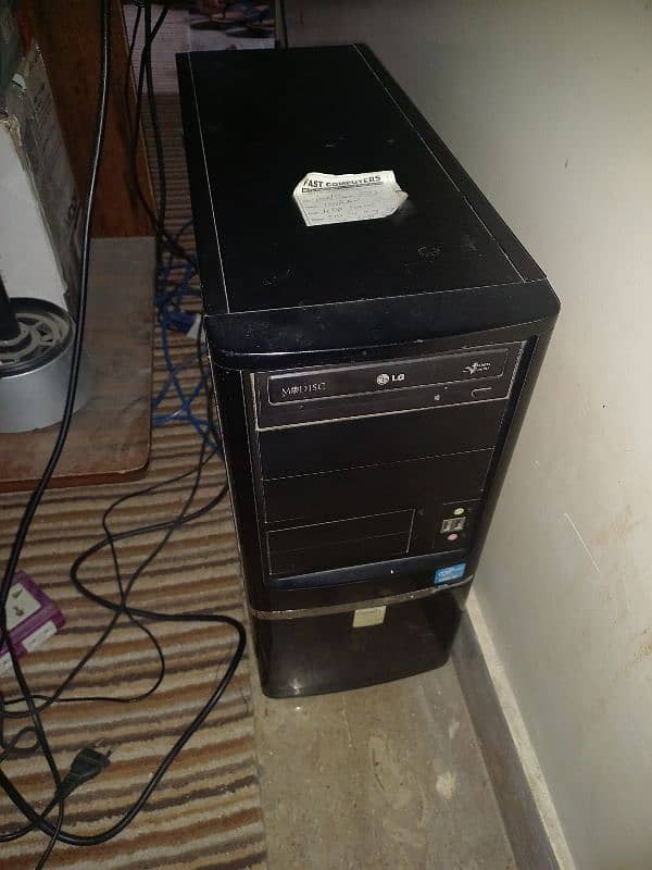 Computer for sale with computer table 2