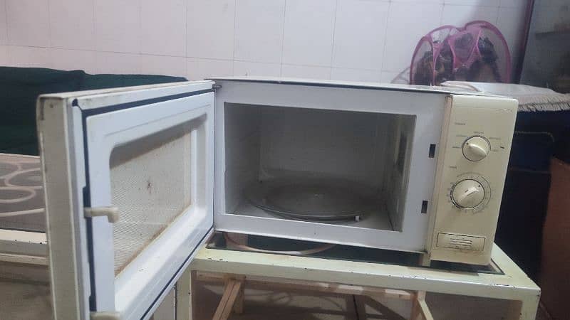 microwave in a good price and good condition totally working 0