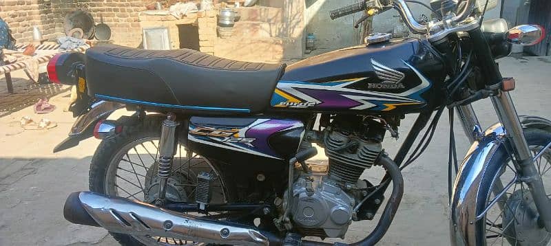 APL black 125 honda motorcycle 1