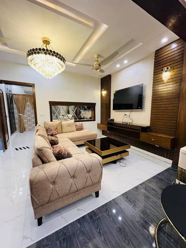 FULLY FURNISHED_5 MARLA HOUSE FOR SALE IN TAUHEED BLOCK 3