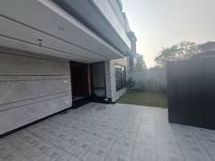 BRAND NEW MODERN 10 MARLA HOUSE IN OVERSEAS A