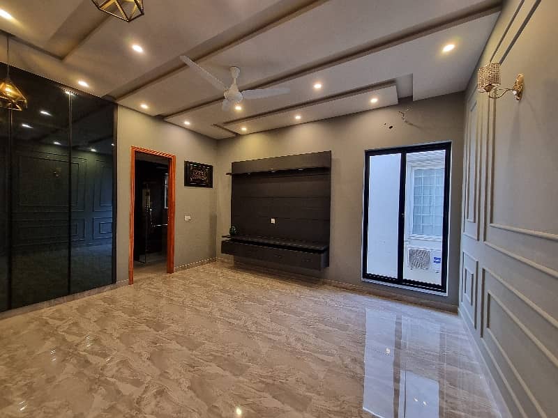 SPECIOUS_BRAND NEW 1 KANAL HOUSE FOR SALE AT PRIME LOCATION 3