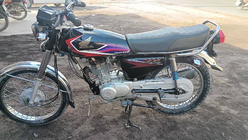 Honda CG125 2017 3