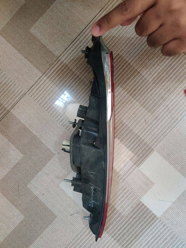 Toyota Fortuner back left side light 1