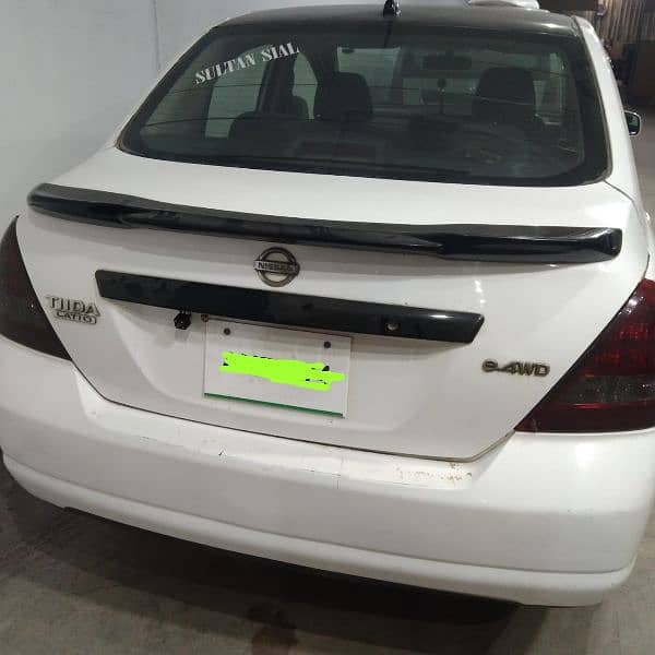 Nissan Tiida 2012 3