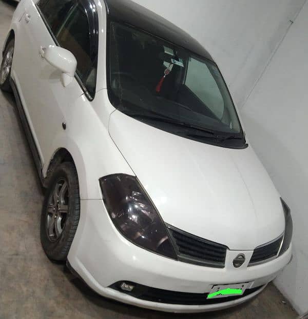 Nissan Tiida 2012 4