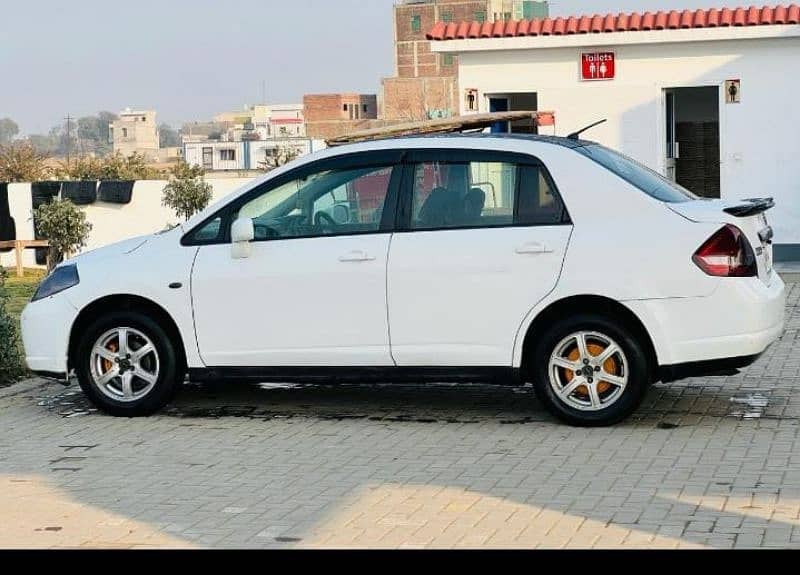 Nissan Tiida 2012 6