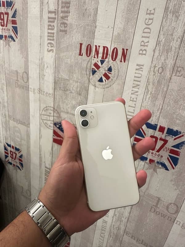 iPhone 11 ( 128gb ) white color 0