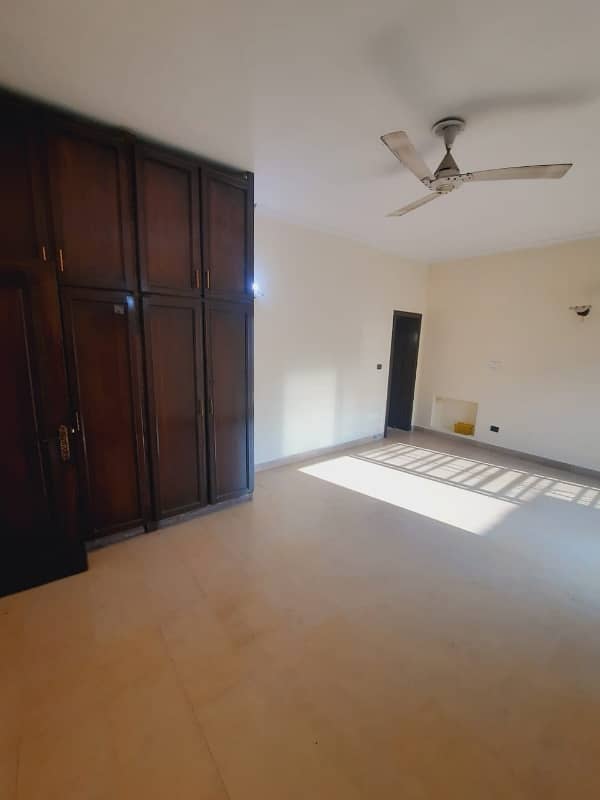 Dha phase 1 kanal Old House Available For Sale good location 1