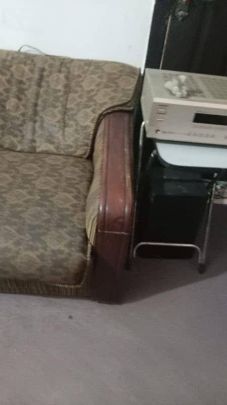 7 seetar sofa good condition 1