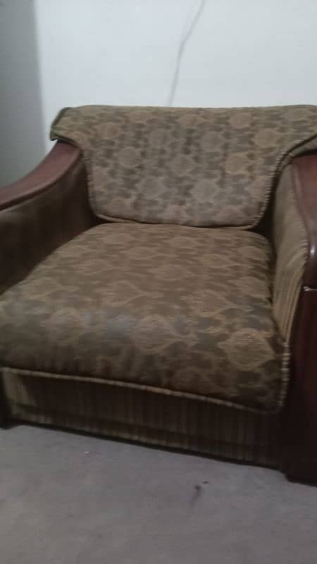 7 seetar sofa good condition 2