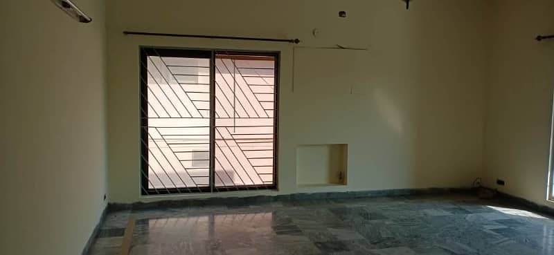 1 Kanal Uper Portion In Dha Phase4 AA Block SEPRATE GATE For Rent 0