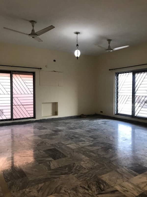 1 Kanal Uper Portion In Dha Phase4 AA Block SEPRATE GATE For Rent 5