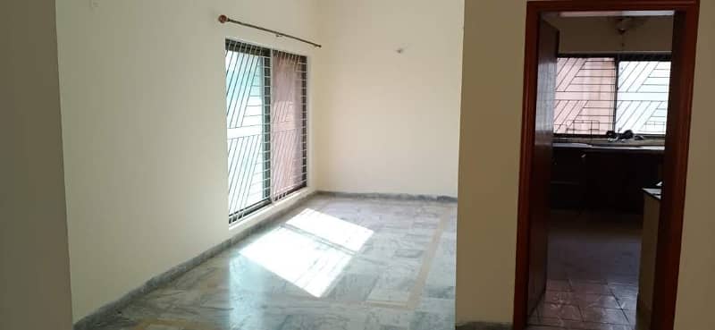 1 Kanal Uper Portion In Dha Phase4 AA Block SEPRATE GATE For Rent 7