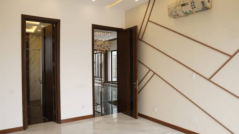 1 Kanal Modern Design Low Price Brand New Luxury Palace For Rent 4