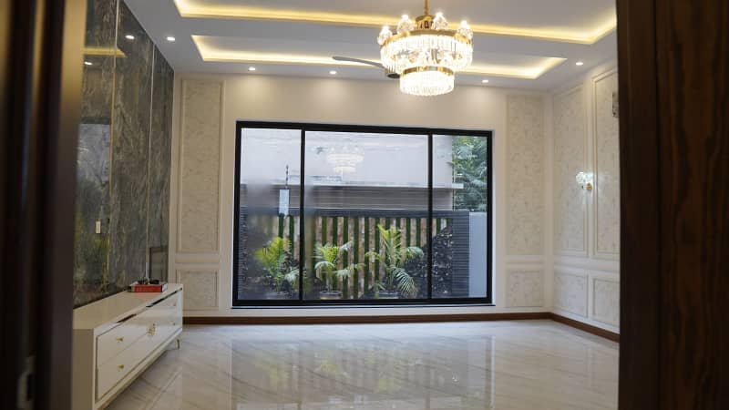 1 Kanal Modern Design Low Price Brand New Luxury Palace For Rent 11