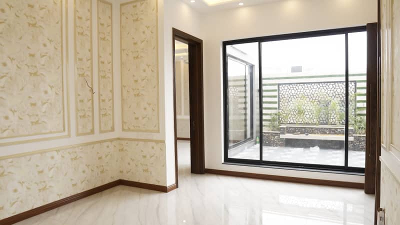 1 Kanal Modern Design Low Price Brand New Luxury Palace For Rent 32