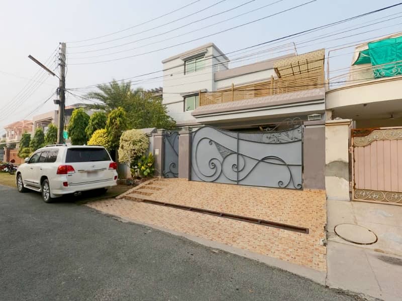 Unoccupied House Of 1 Kanal Is Available For sale In NFC 1 2