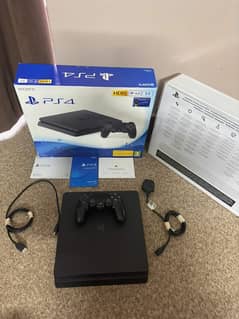 Ps 4 slim 1TB UAE version