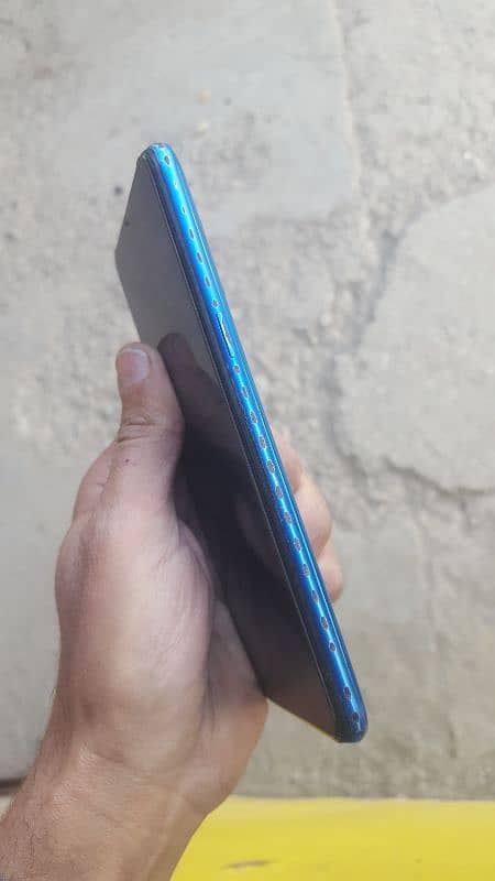 Realme 5  Ram 4 GB memory 64 GB 3