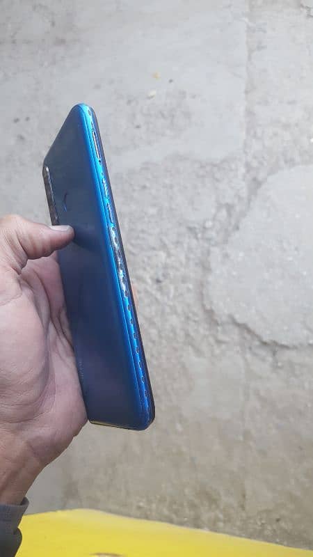 Realme 5  Ram 4 GB memory 64 GB 4