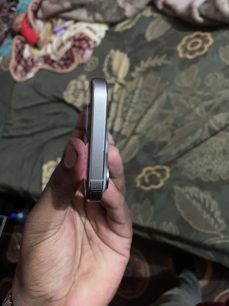 Apple iPhone 15 Pro 6